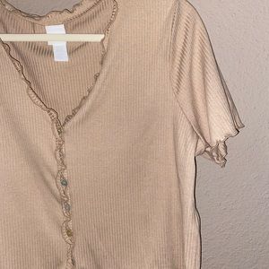 H&M light brown rib knot button front cropped tee